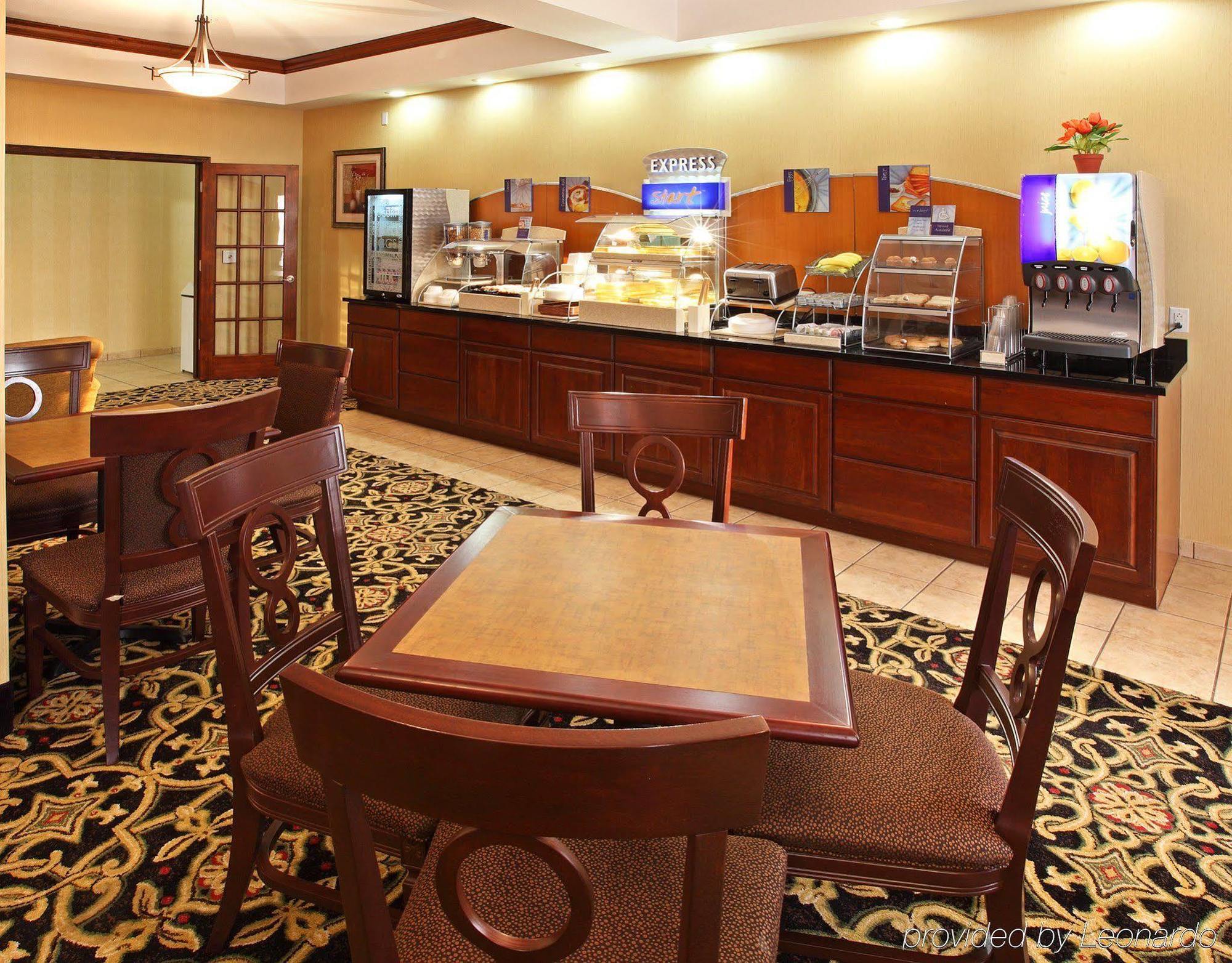 Holiday Inn Express Hotel & Suites Clarksville Exteriör bild