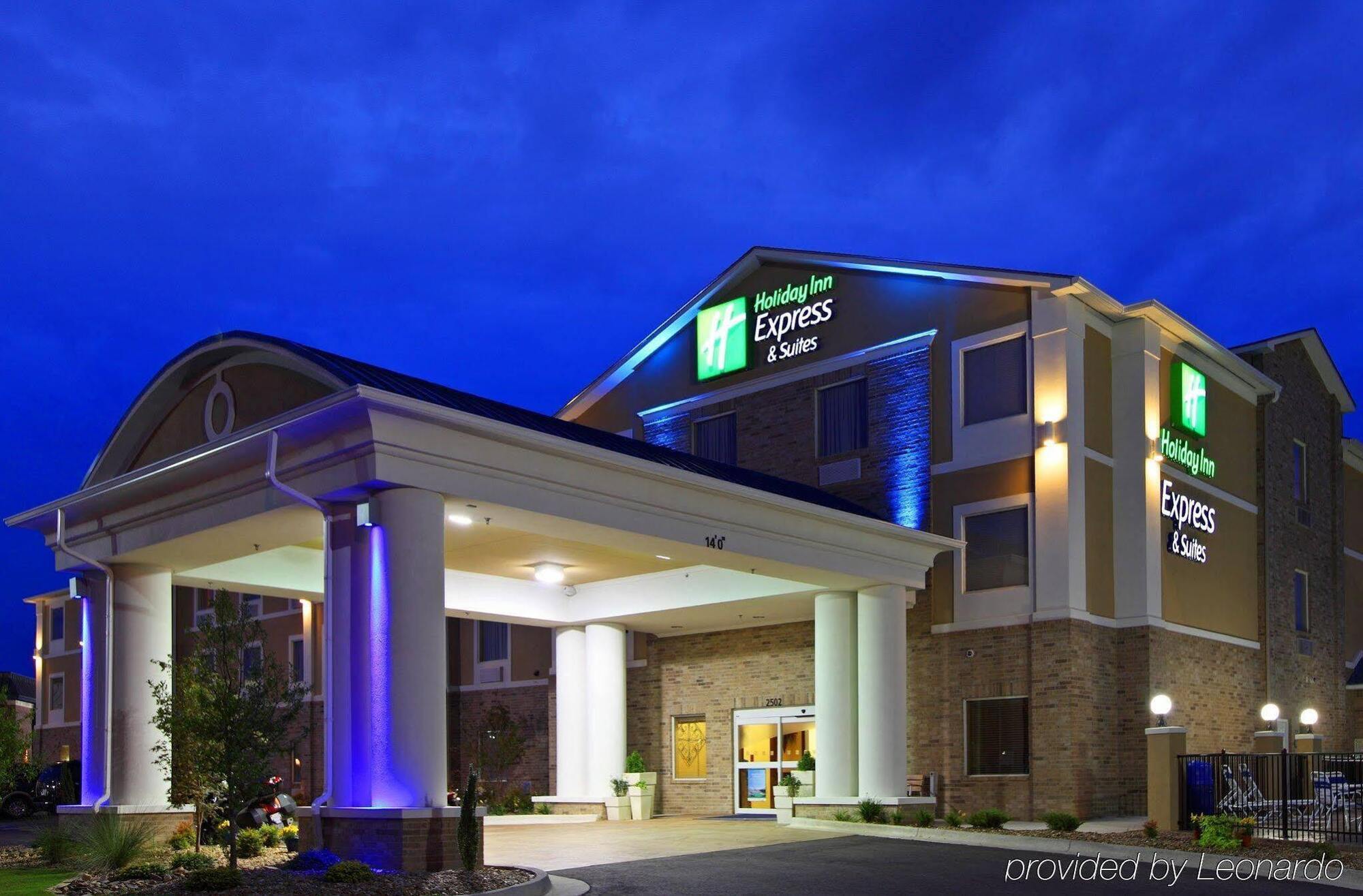 Holiday Inn Express Hotel & Suites Clarksville Exteriör bild